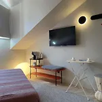 Sutrooms Hotel *