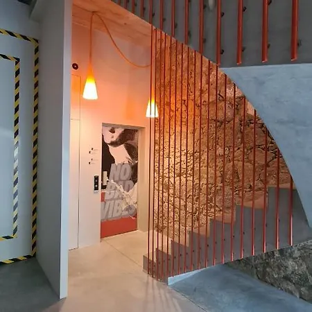 Sutrooms Hotel *