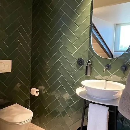 Sutrooms Ξενοδοχείο *