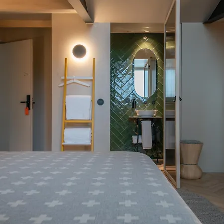 Sutrooms Hotel *