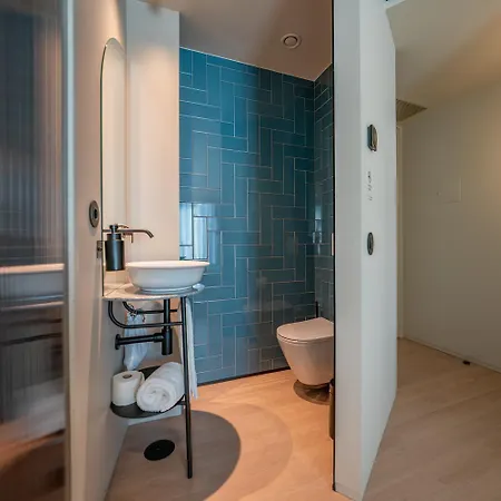 Hotel Sutrooms *