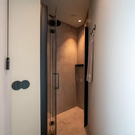 Sutrooms Hotel *